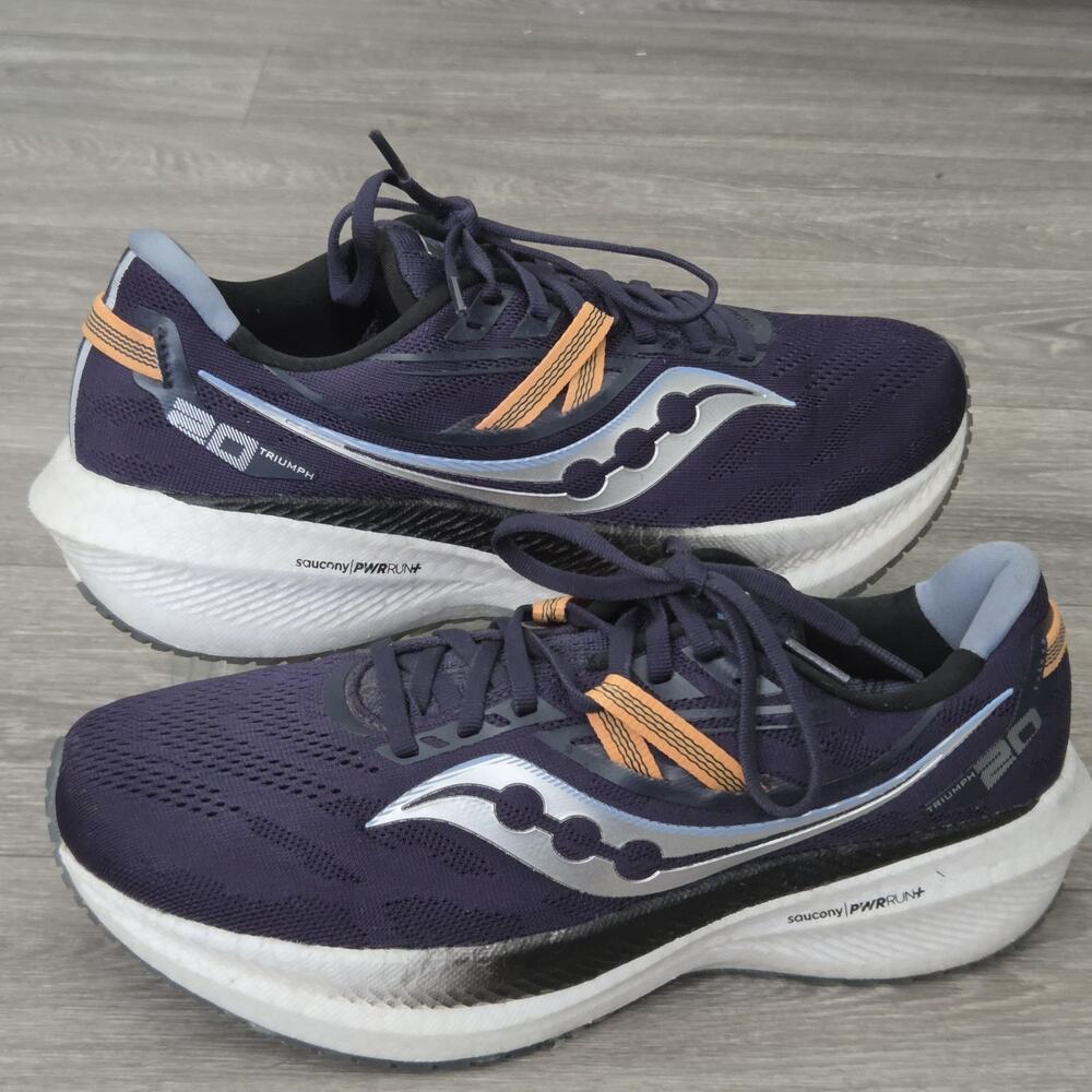 Men’s 9.5 Black SAUCONY TRIUMPH 20 RUNNING SHOES